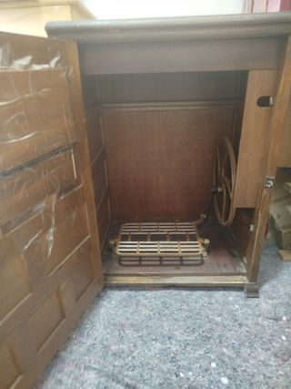 Mueble antiguo máquina coser