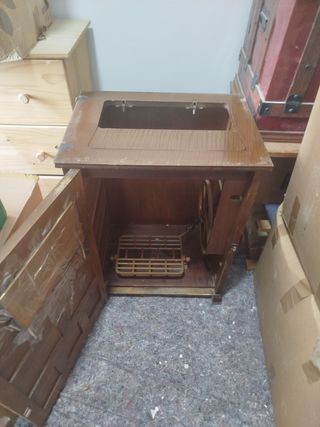 Mueble antiguo máquina coser