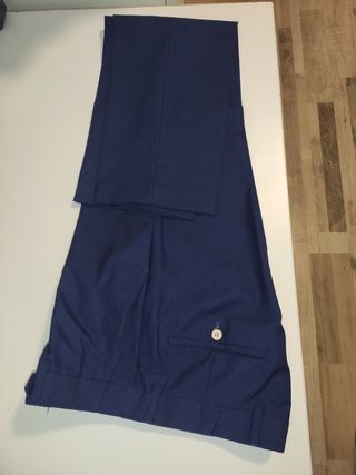 Traje azul chico talla 46