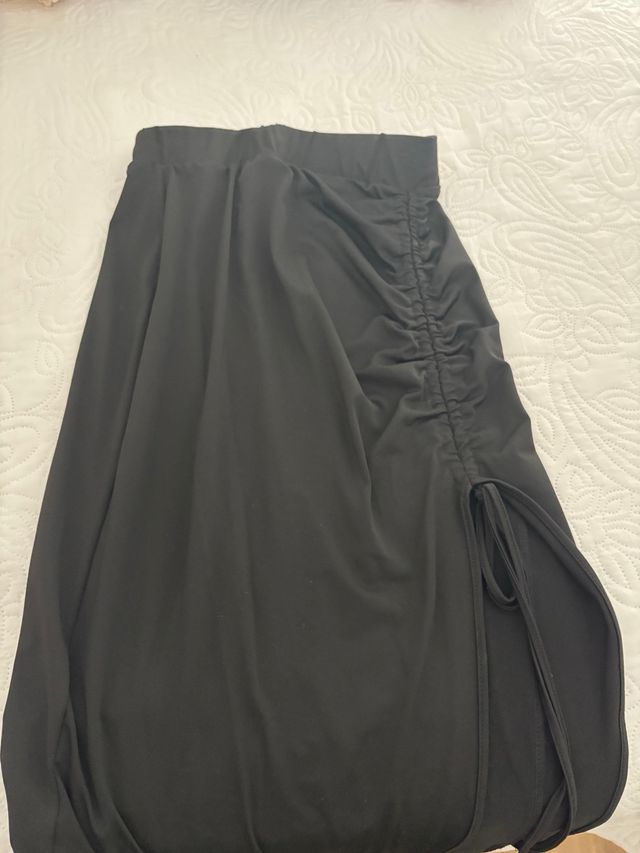 Falda fruncida con apertura