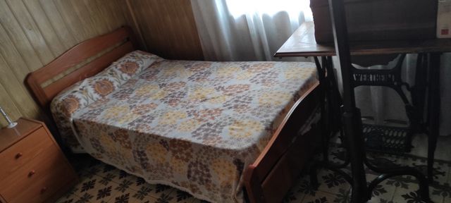 2 camas + mesita noche