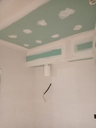 Realizó trabajos de pladur alisados y pintura
