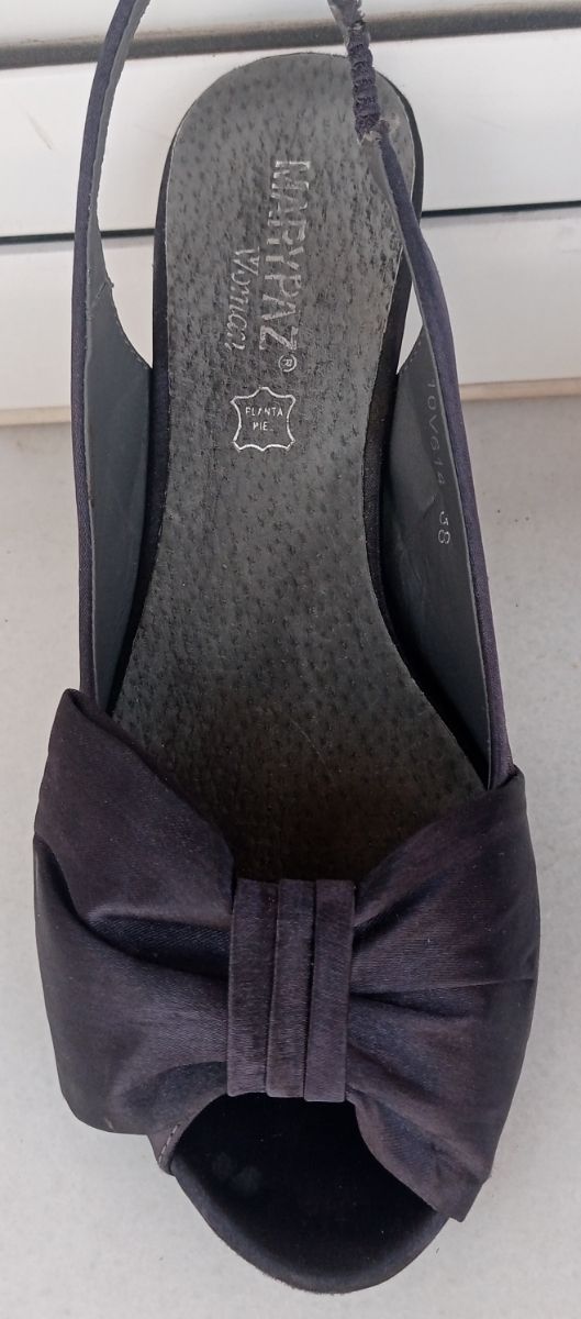 Zapatos Maripaz gris 38 - lazo
Planta de piel
