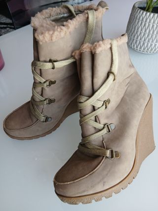 Botines beige de tacón