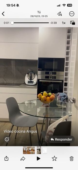Mesa de cristal con 4 sillas bastante nueva