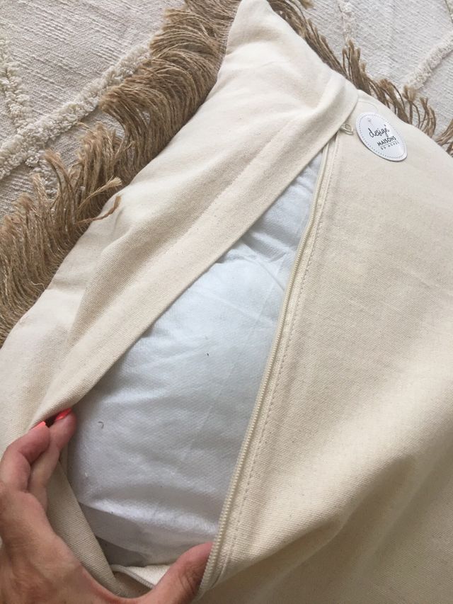 Cojín Maisons du Monde beige y negro