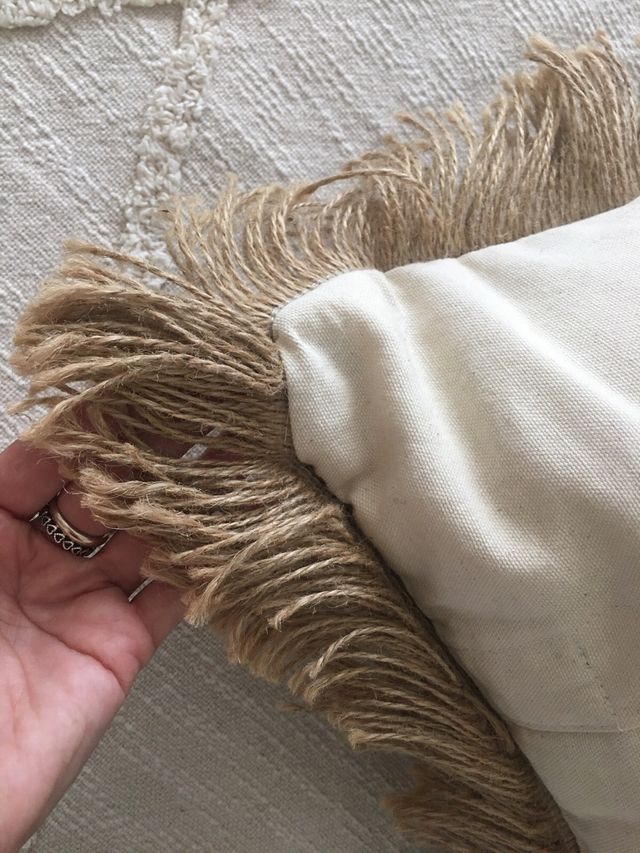 Cojín Maisons du Monde beige y negro