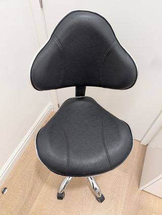 Taburete estética ergonómico negro