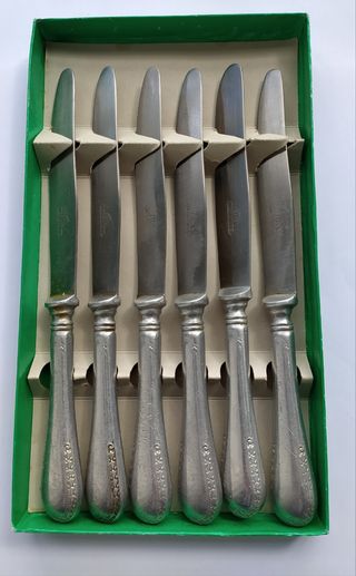 Cuchillos vintage metal livianos