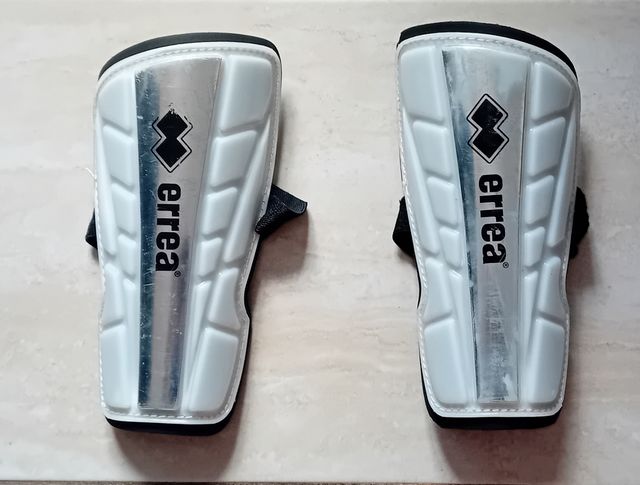 Parastinchi Errea - Calcio