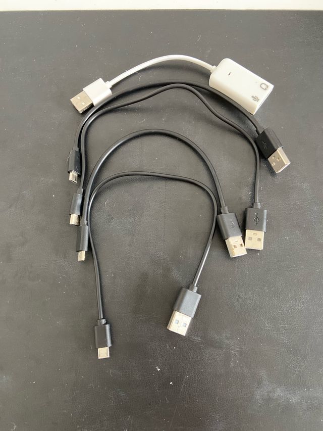 Lote cables y tarjeta de sonido usb