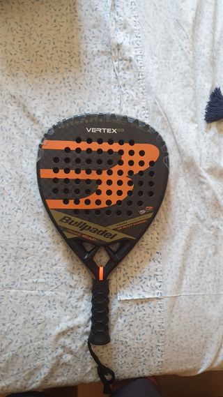 Pala Bullpadel Vertex 03 - seminueva