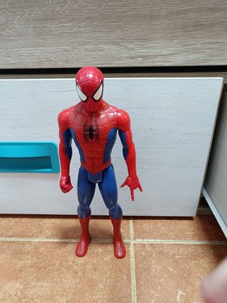 Muñecos Capitán América y Spiderman
