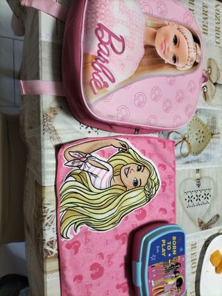 Zainetto Barbie + Set Asilo