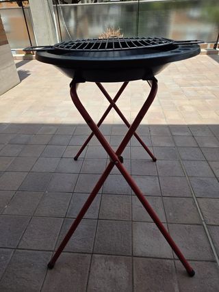 Barbecue portatile nero, rosso e cromato