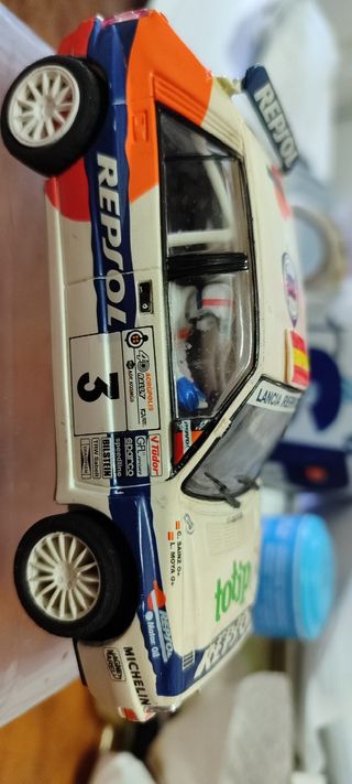 Coche Scalextric Lancia Delta