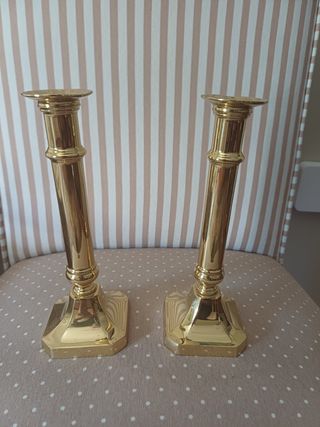 2 Candelabros metal dorados