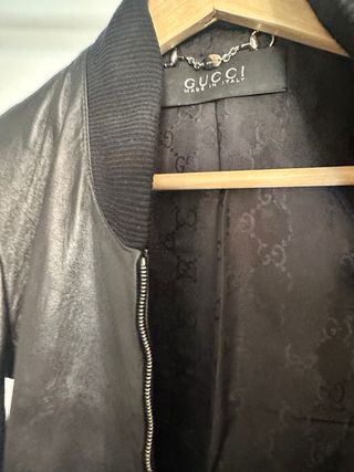 Cazadora Gucci negra, talla M