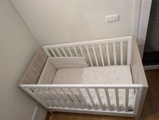 Cuna, mueble cambiador y estante bebé