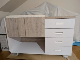 Cuna, mueble cambiador y estante bebé