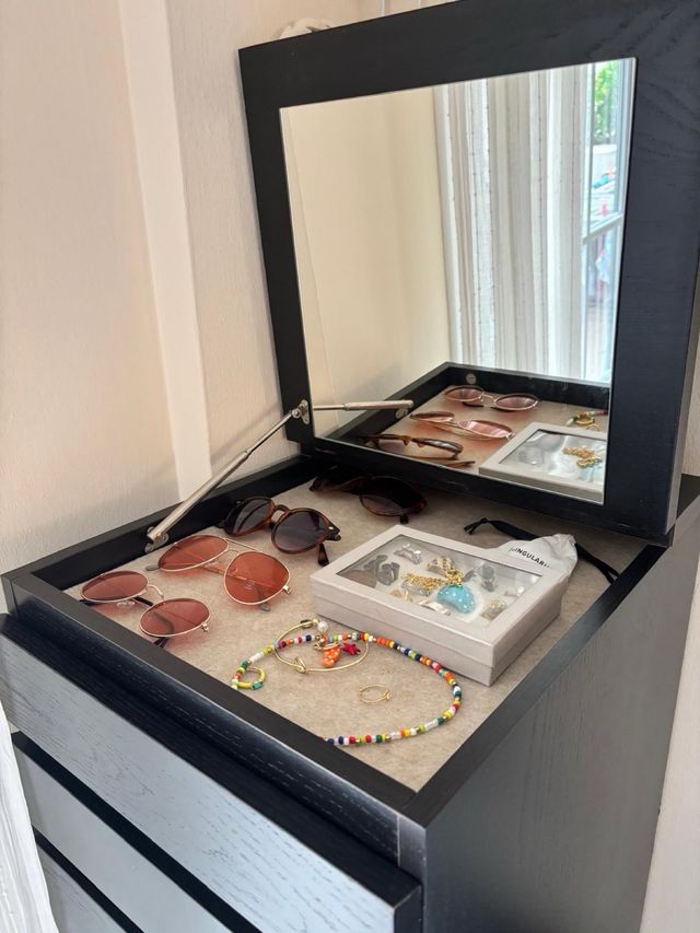 Mesita noche 5 cajones negra