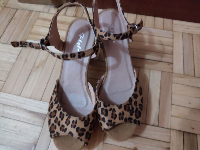 Zapatos suecos de tacón nro 39