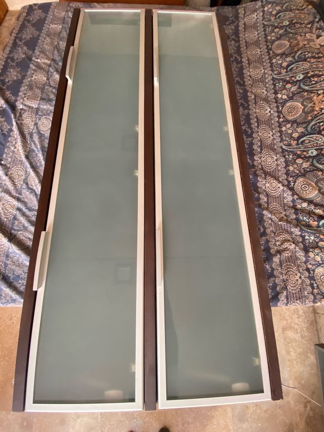 Vitrina wengué 2 puertas cristal