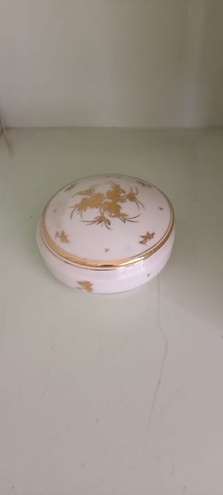 Joyero de porcelana vintage dorada y blanca
