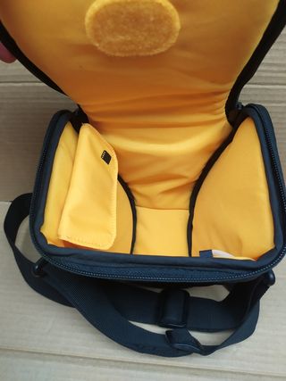 Funda cámara fotos negra. Buen estado.