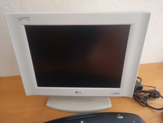 Monitor LG Teclado Logitech webcam antena wifi...