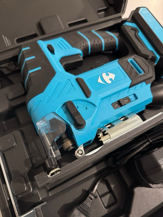 Sierra caladora inalámbrica. NUEVA.