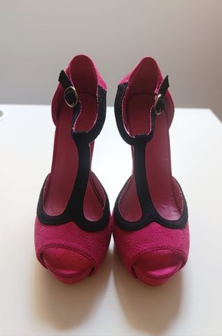Zapatos tacón alto fiesta.