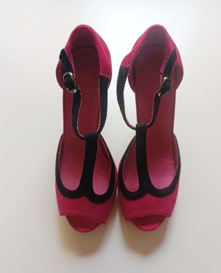 Zapatos tacón alto fiesta.
