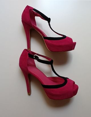 Zapatos tacón alto fiesta.