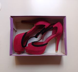 Zapatos tacón alto fiesta.