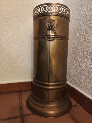 Paragüero antiguo de latón