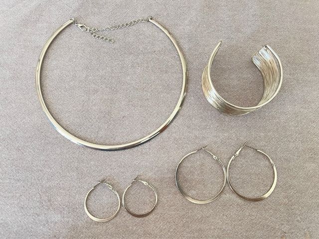 Lote completo de bisutería plateada