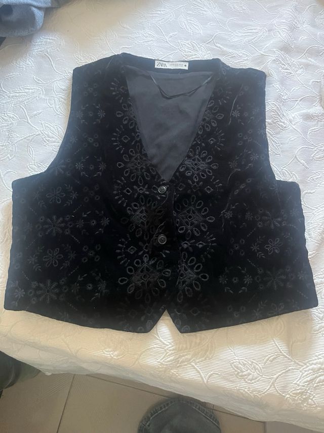 chaleco Zara negro bordado - L/XL