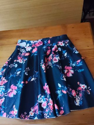 Falda floral negra talla S