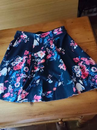 Falda floral negra talla S