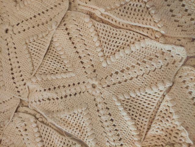 48 Cuadrantes de crochet beige