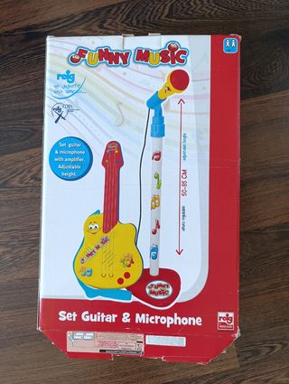 Guitarra y micrófono niño y niña