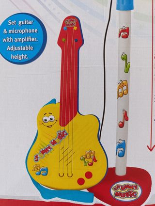 Guitarra y micrófono niño y niña
