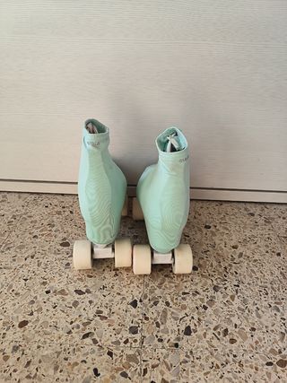 Patines Oxelo 4 ruedas n° 39. Cubrepatines y bolsa