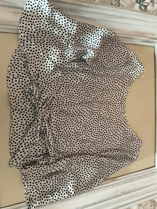Blusa lunares blanca y negra