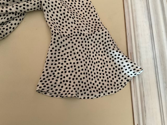 Blusa lunares blanca y negra