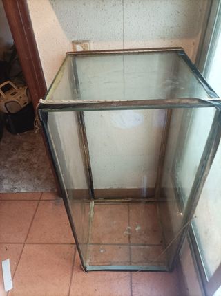 Acuario de cristal antiguo