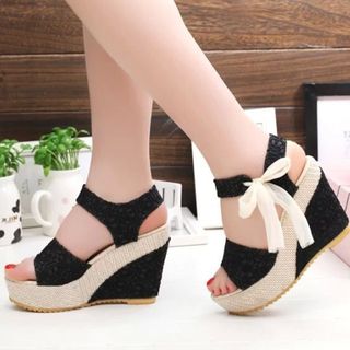 Sandalias cuña fiesta - blancas y negras