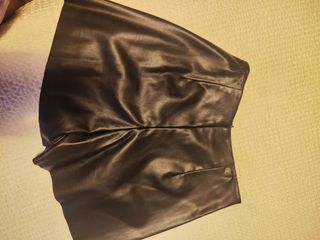 Falda negra polipiel Stradivarius