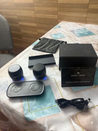 Altavoces mini Nano Twins inalámbricos con base